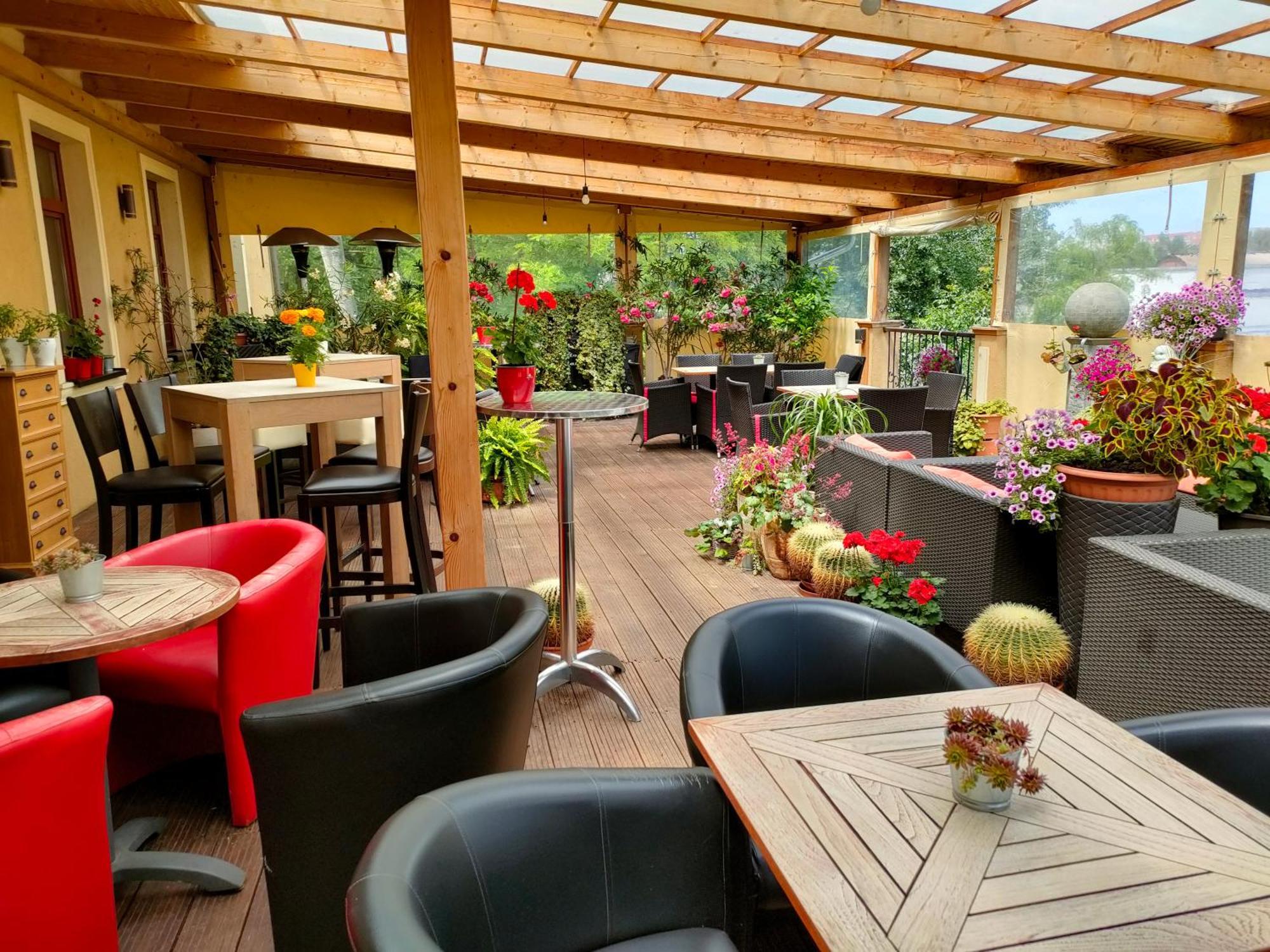 Peklo Hotel Komarno